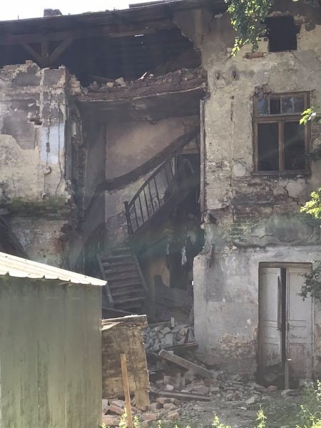 У Львові обвалилася стіна 2-поверхового будинку: постраждалих немає