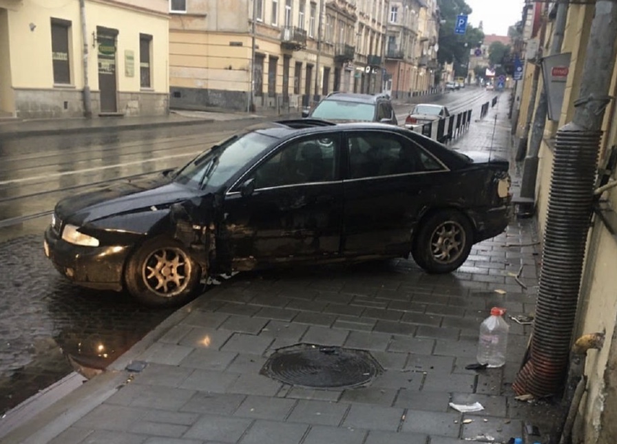 Єгиптяни в'їхали у будинок в центрі Львова