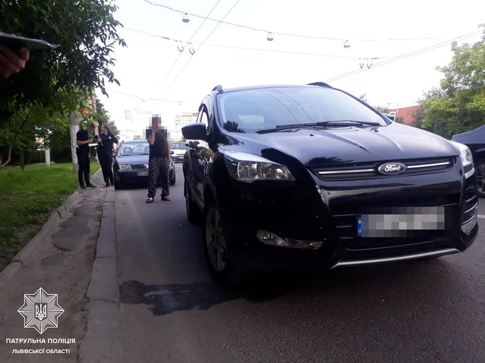 У Львові водій під наркотиками спричинив ДТП й запропонував патрульним хабара