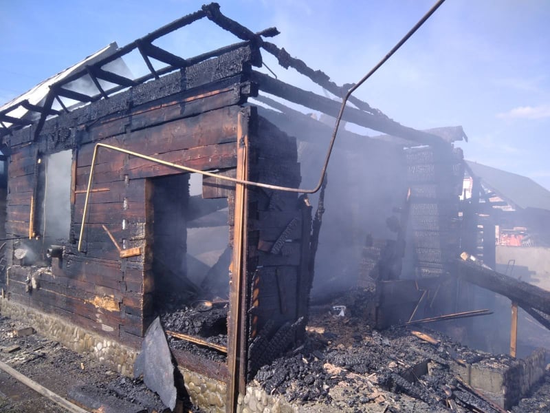 Пожежа на пожежі: на Львівщині полум'я пройшлося декількома будинками