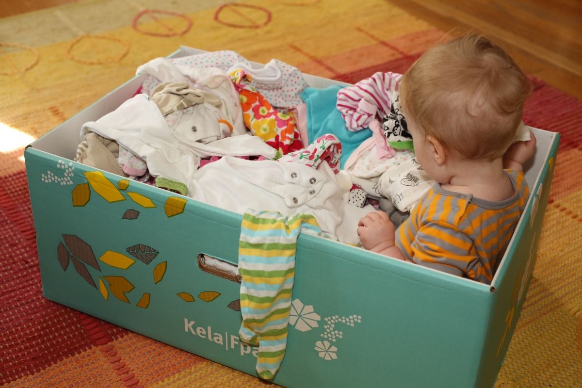 Чи є на Львівщині запаси пакунків малюків і що пропонують породіллям замість бебі-боксів?
