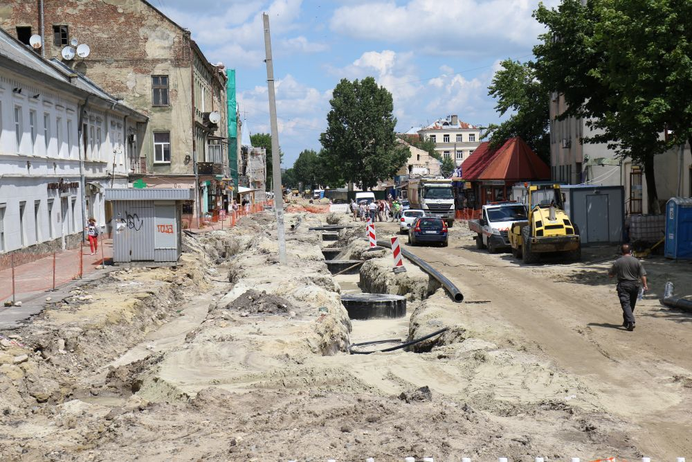 Вулиці Б. Хмельницького у Львові ремонтують із випередженням графіку