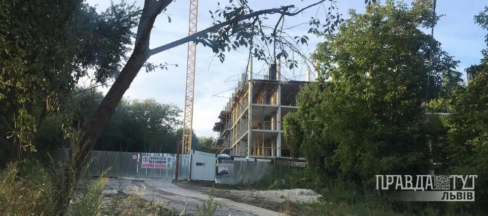 Летальний випадок на будові у Львові: чоловік впав з 4 поверху та загинув