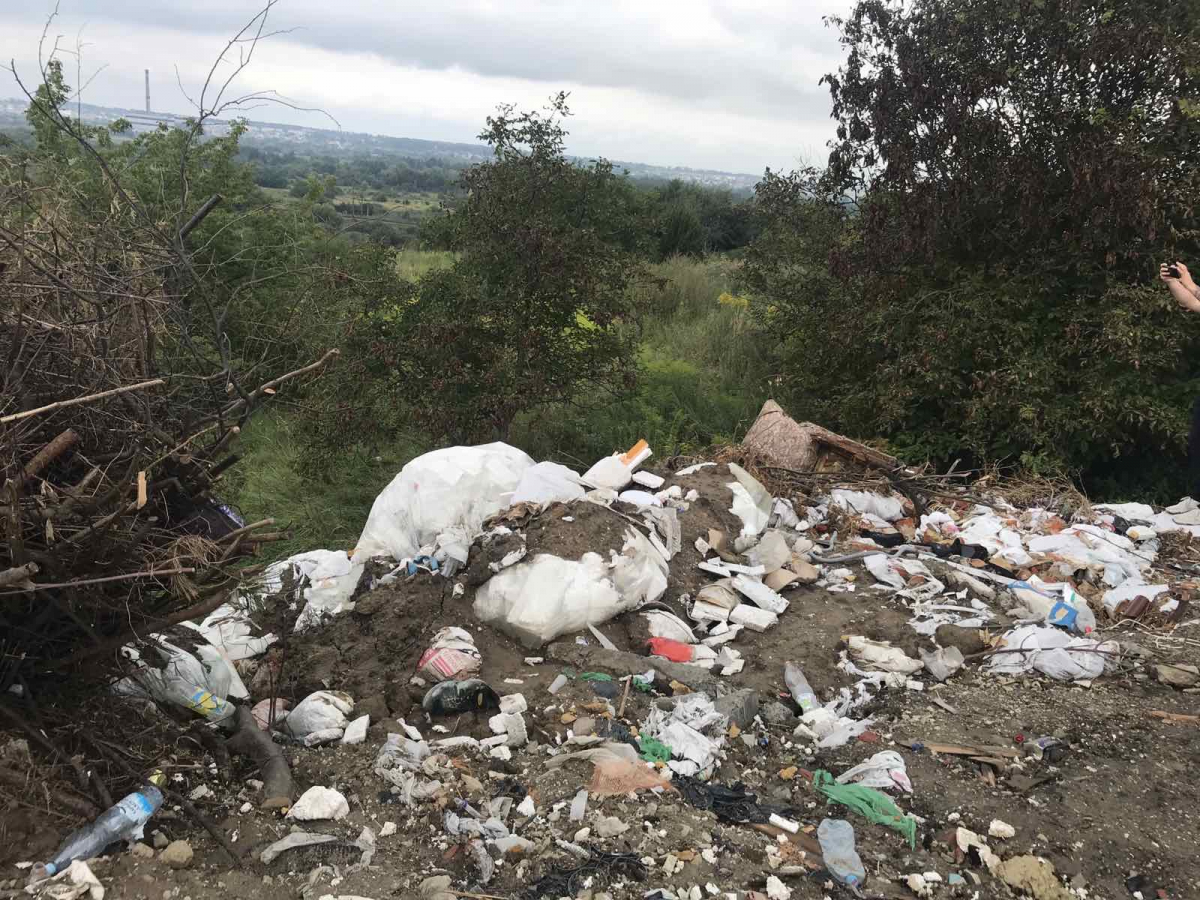 На Львівщині продовжують несанкціоновані сміттєзвалища