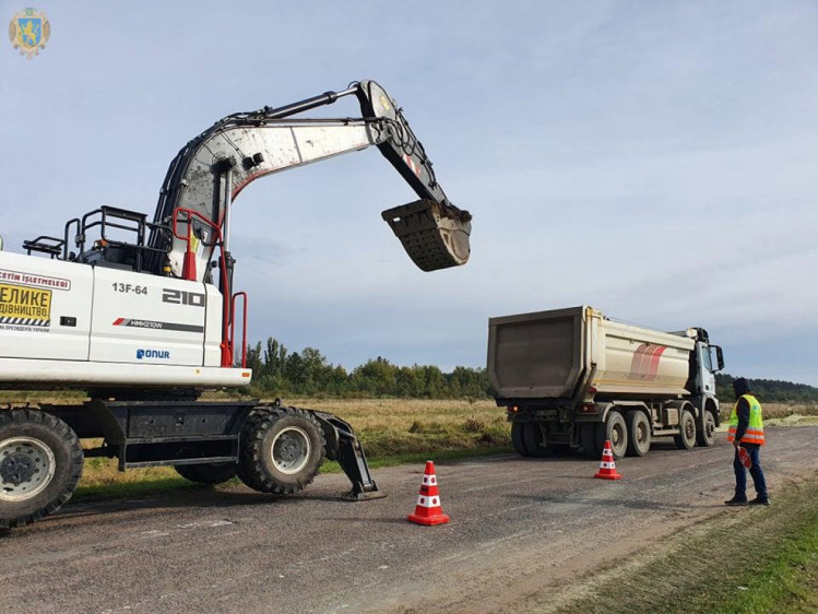 На Львівщині триває ремонт дороги з Жовкви до Кам’янки-Бузької