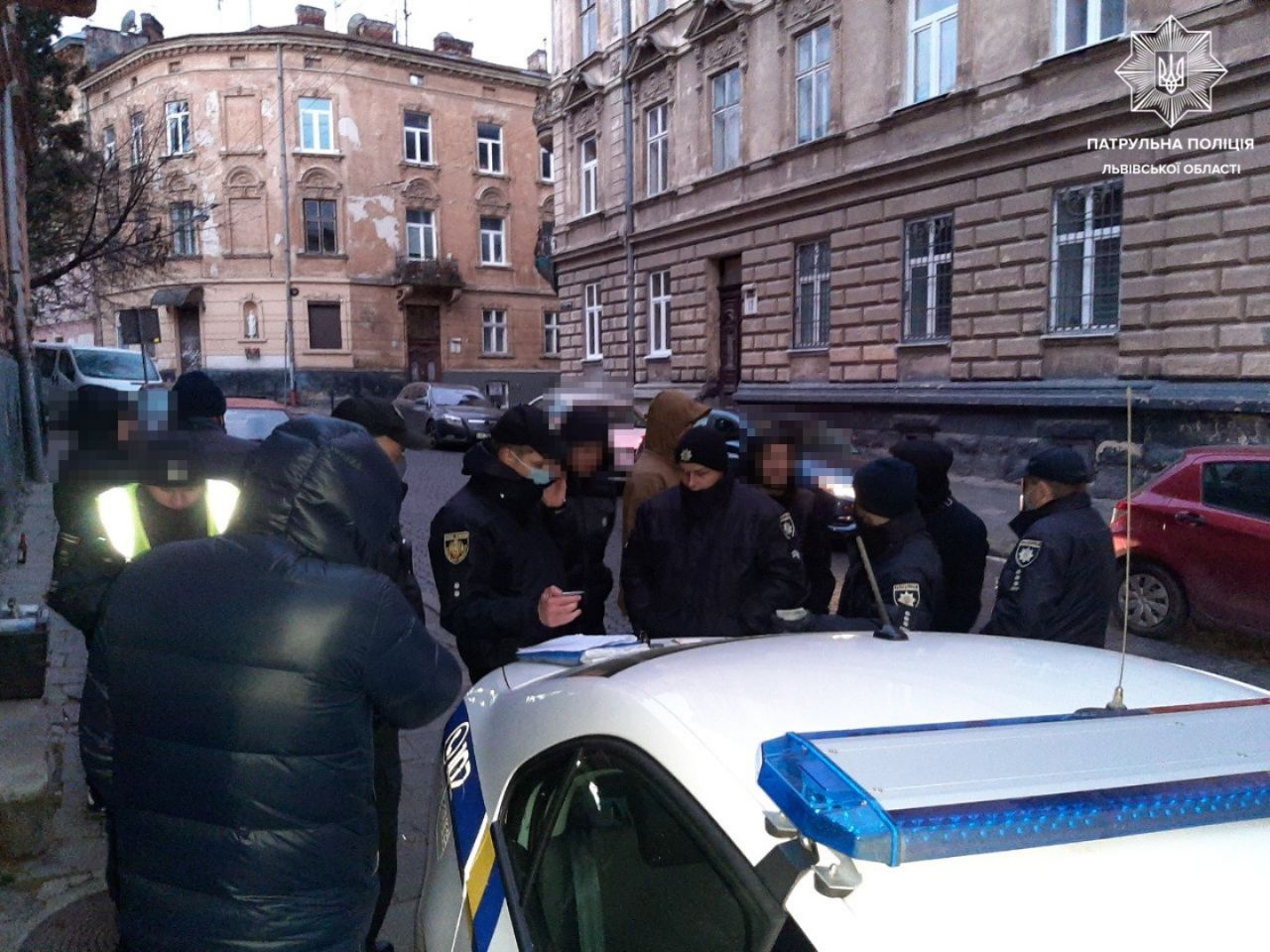 У Львові двоє чоловіків пограбували таксиста