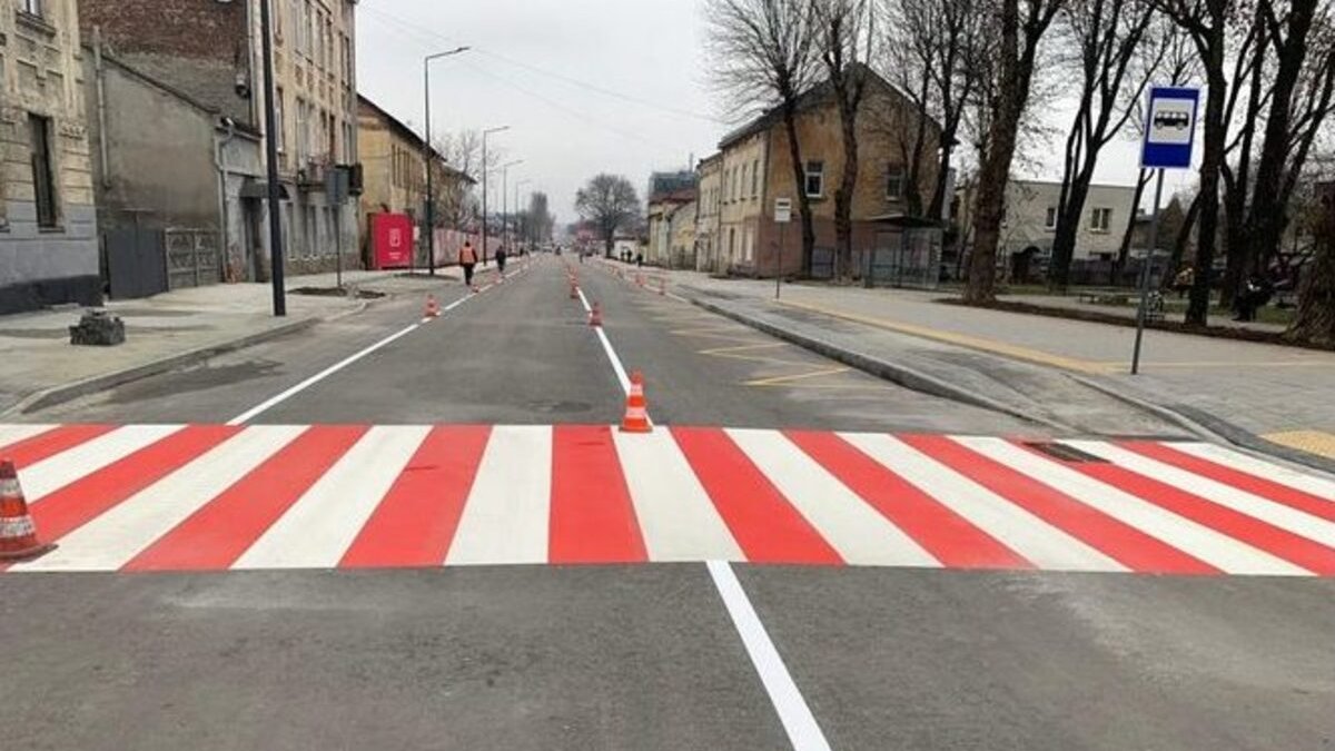 У Львові частину вул. Хмельницького відкрили для проїзду