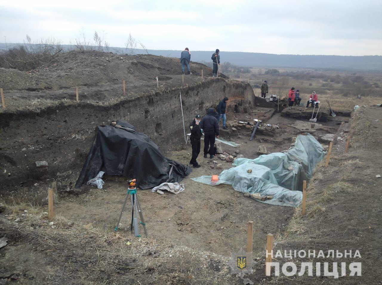 У Звенигороді зруйнували дерев’яні конструкції княжої доби ХІ-ХІІІ століть