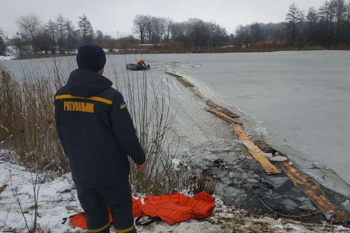 На Львівщині під лід провалився 57-річний рибалка