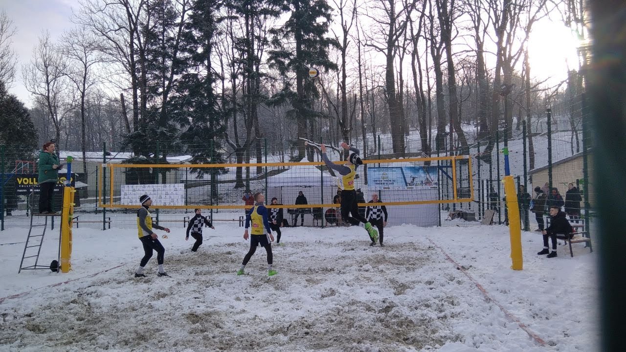 У Трускавці відбувся перший тур чемпіонату України з волейболу на снігу