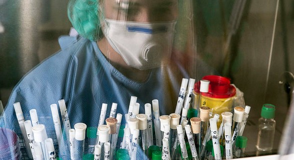 За минулу добу виявили 321 хворого на COVID-19