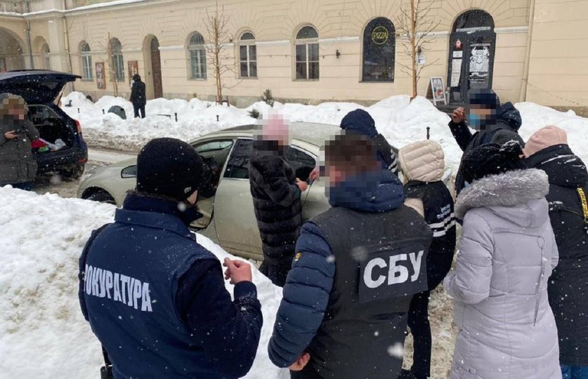 Поліція Львова затримали на хабарі посадовицю Держпродспоживслужби