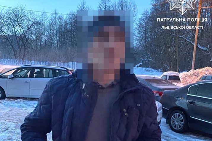 Львів'янин закопав себе у сніг, щоб втекти від патрульних