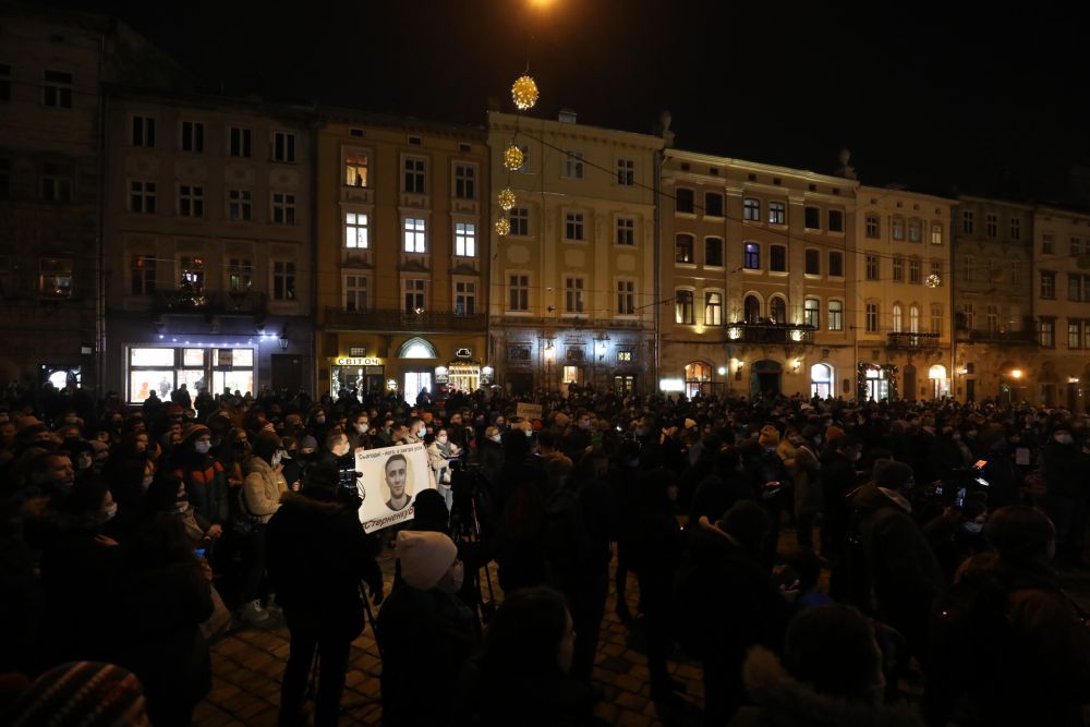 Львів'яни вийшли мітинг біля Ратуші, щоб підтримати Сергія Стерненка