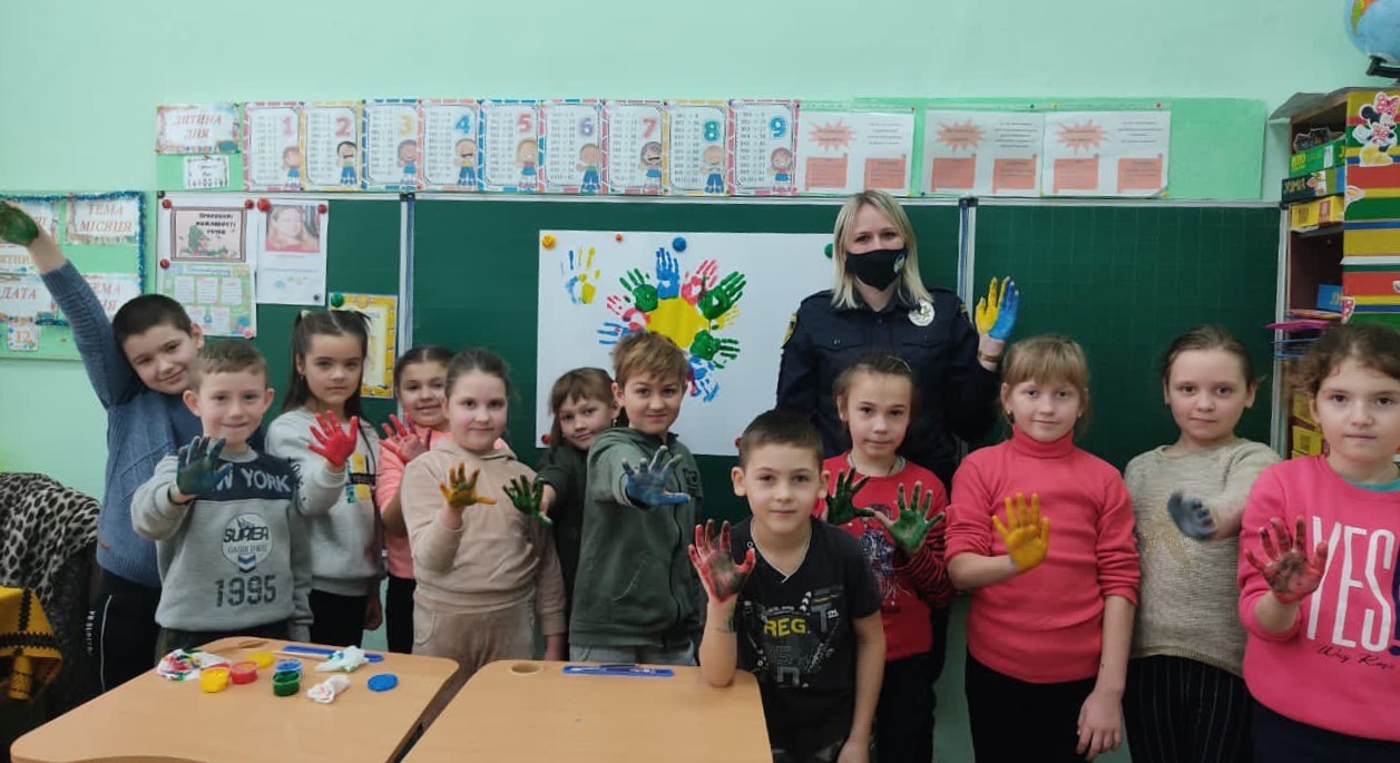 Поліція Львова вчить школярів правильно поводитися у небезпечних ситуаціях