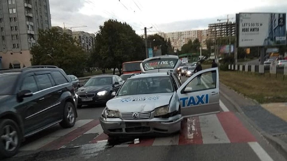 У Львові таксист заплатить 250 тисяч штрафу за збиту дитину на пішохідному переході