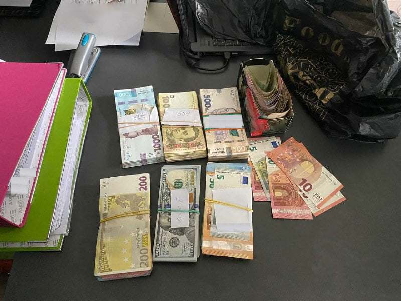На Львівщині в центрі по "відмиванню грошей" вилучили 42 млн грн готівки