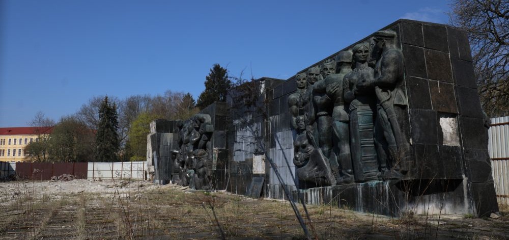 У Львові повністю демонтують Монумент Слави (відео)