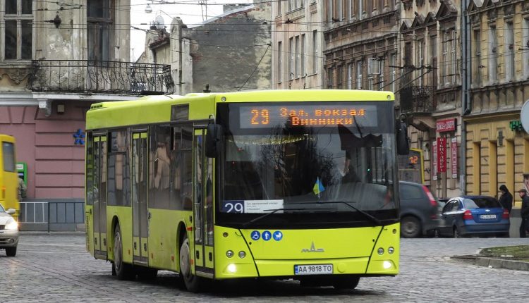 У Львові відновили безкоштовний проїзд для пільговиків у громадському транспорті
