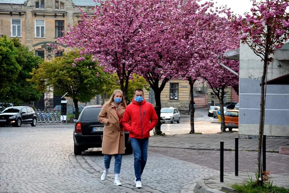 Весняний Львів: чи помічають жителі міста красу довкола (відео)