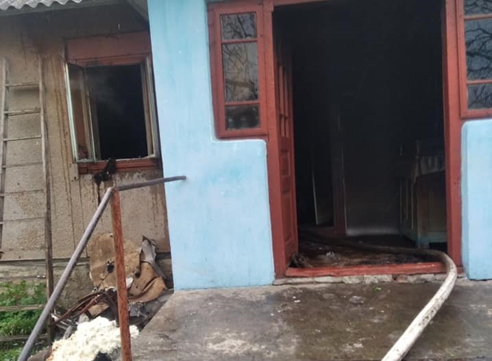 На Львівщині у будинку внаслідок пожежі загинула 87-річна жінка (фото 18+)