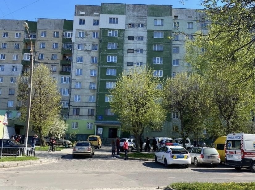 У Львові поліцейські врятували 33-річного чоловіка від самогубства (відео)