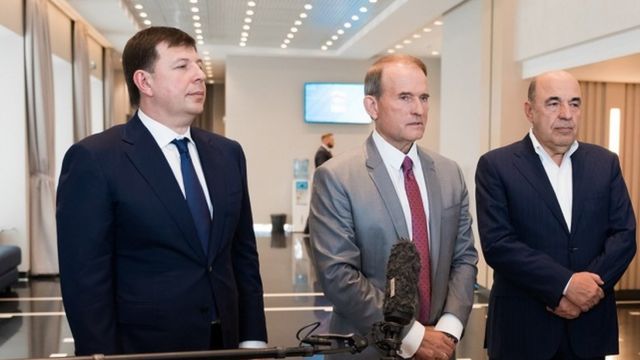 Проросійським депутатам Медведчуку та Козаку оголосили підозру у державній зраді