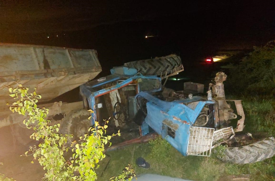 На Буковині водій перекинувся на тракторі, внаслідок чого загинула 6-річна дитина