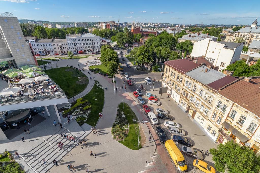 У центрі Львова реконструюють проблемне перехрестя (відео)