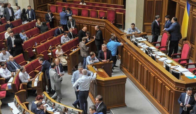 Прогули у Верховній Раді: Порошенко, Арахамія та Тимошенко залишаться без депутатських виплат