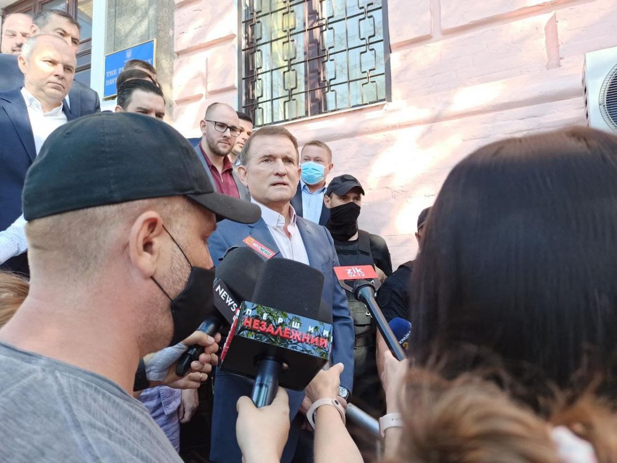 Суд продовжив цілодобовий домашній арешт Медведчуку ще на два місяці (відео)