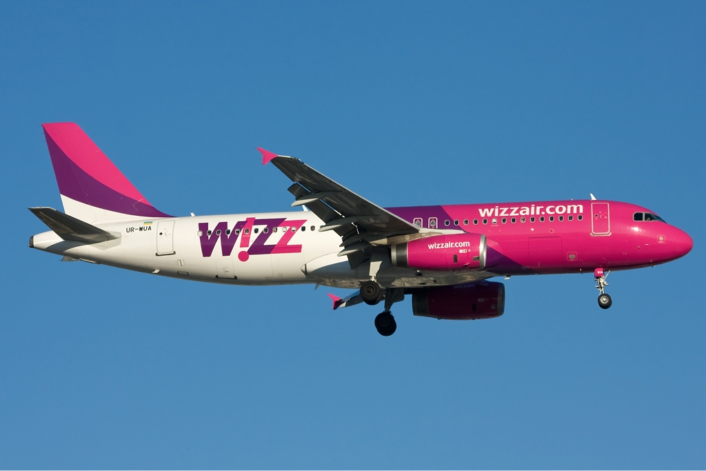 Українські пасажири втрапили у скандал з Wizz Air: компанія не впускає їх на борт літака