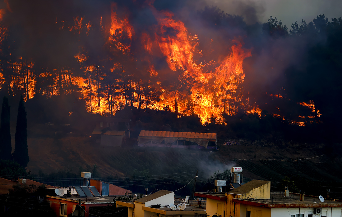Лісові пожежі у Туреччині: українські вертольоти поблизу Бодрума загасили вогонь (відео)