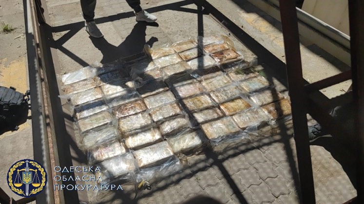 На Одещині виявили чергові 50 брикетів з кокаїном з Еквадору (відео)