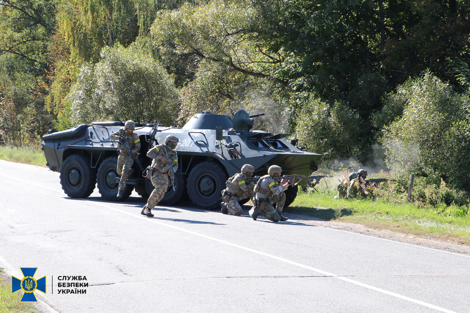 Українські військові провели масштабні навчання на кордоні з Росією (відео)