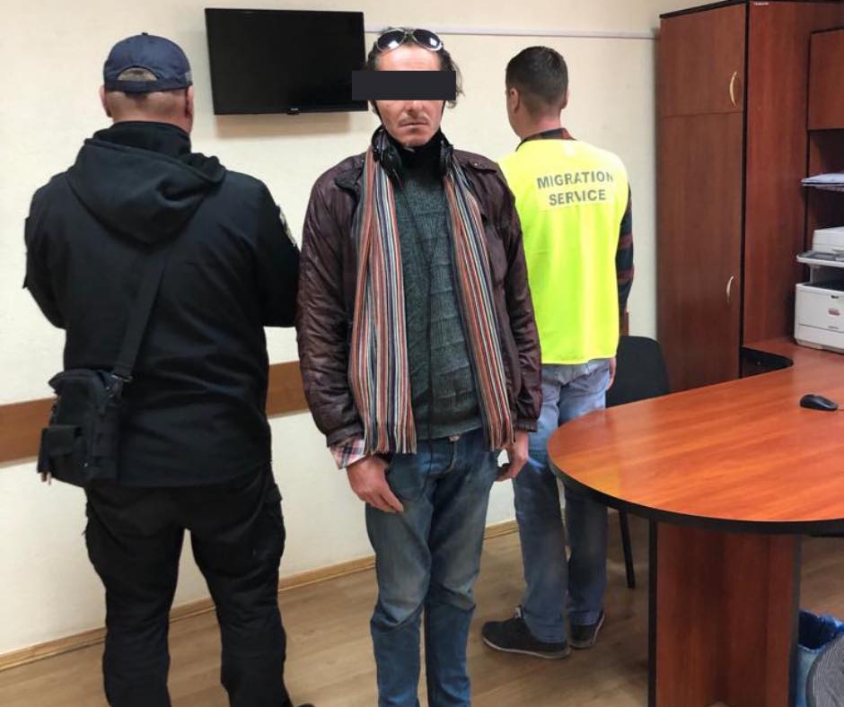У Львові іноземець-нелегал три місяці ховався від поліції в одному з ТРЦ