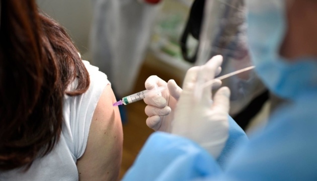 У Рівному розпочали випробовувати китайську вакцину від COVID-19 (відео)