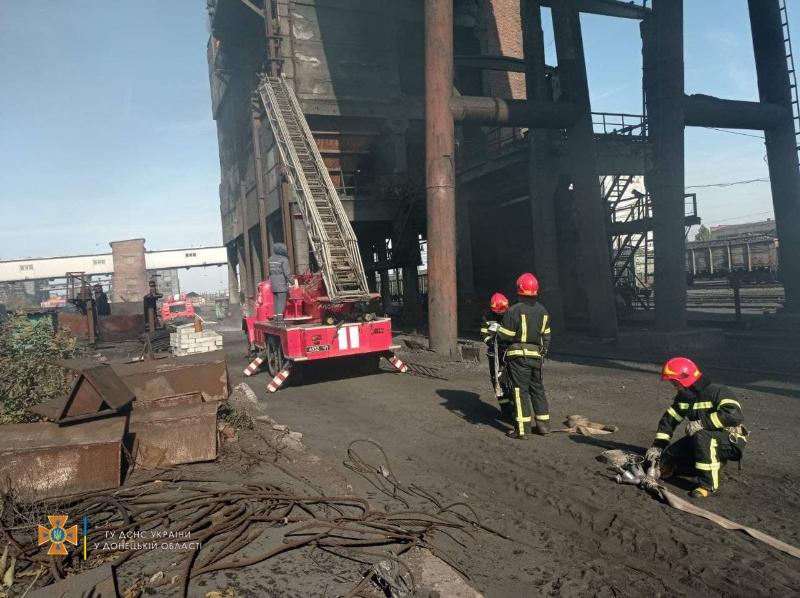 В Авдіївці знову загорівся коксохімічний завод: постраждалих немає (фото)