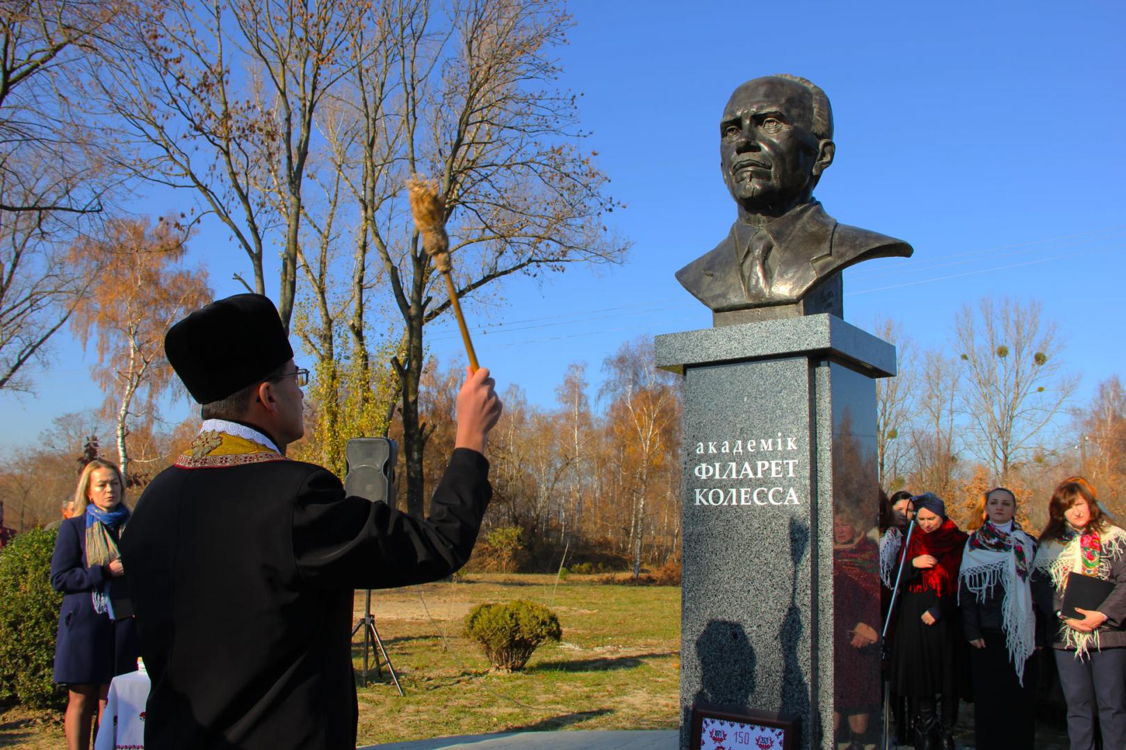 На Львівщині відкрили перший у світі пам'ятник академіку Філарету Колессі