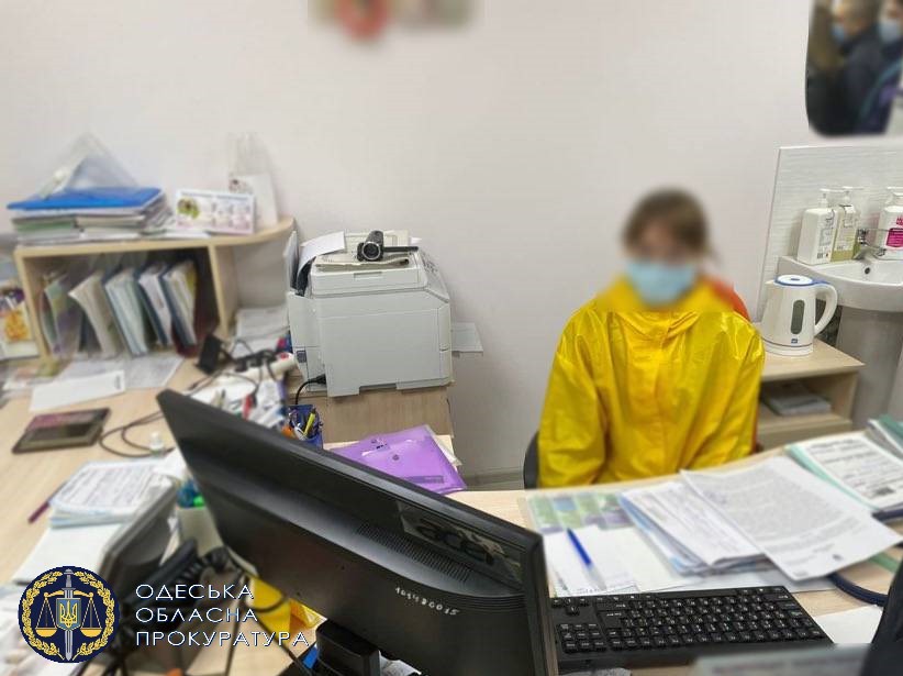 СБУ викрила одеських медиків, які створили «конвеєр» із фейкових COVID-сертифікатів (фото)