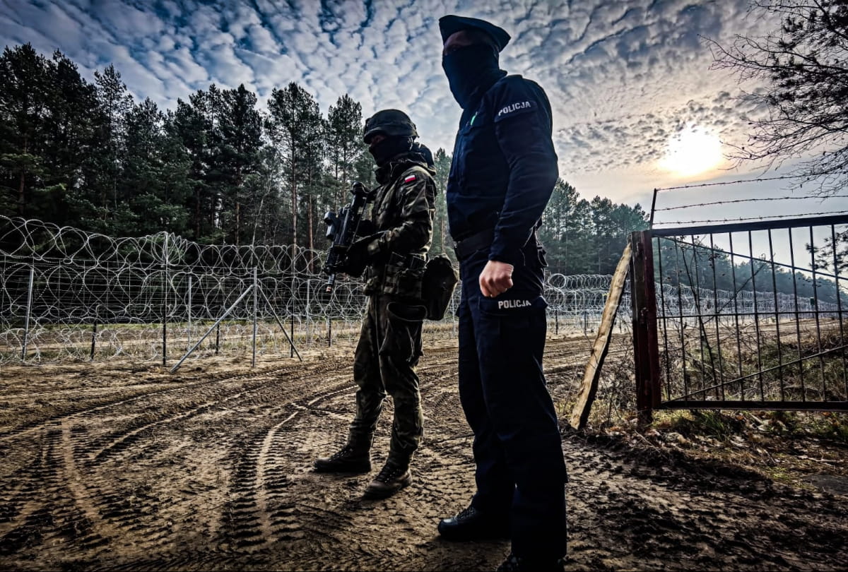 Головні новини за 22 листопада: ситуація на кордоні Білорусі, СБУ затримала сепаратиста, фейкова "Дія"