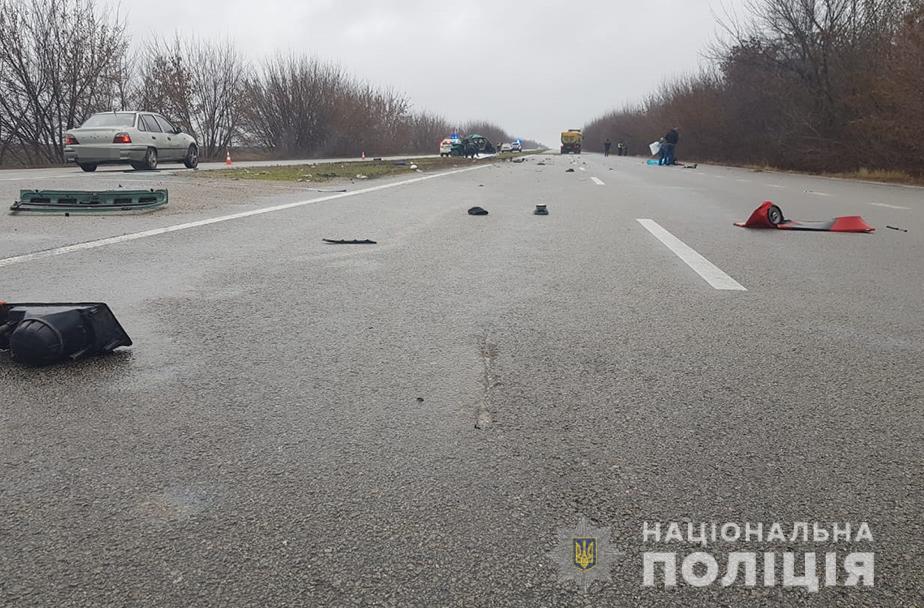 Жахлива ДТП сталася на трасі Дніпро-Запоріжжя: троє людей загинули (фото)