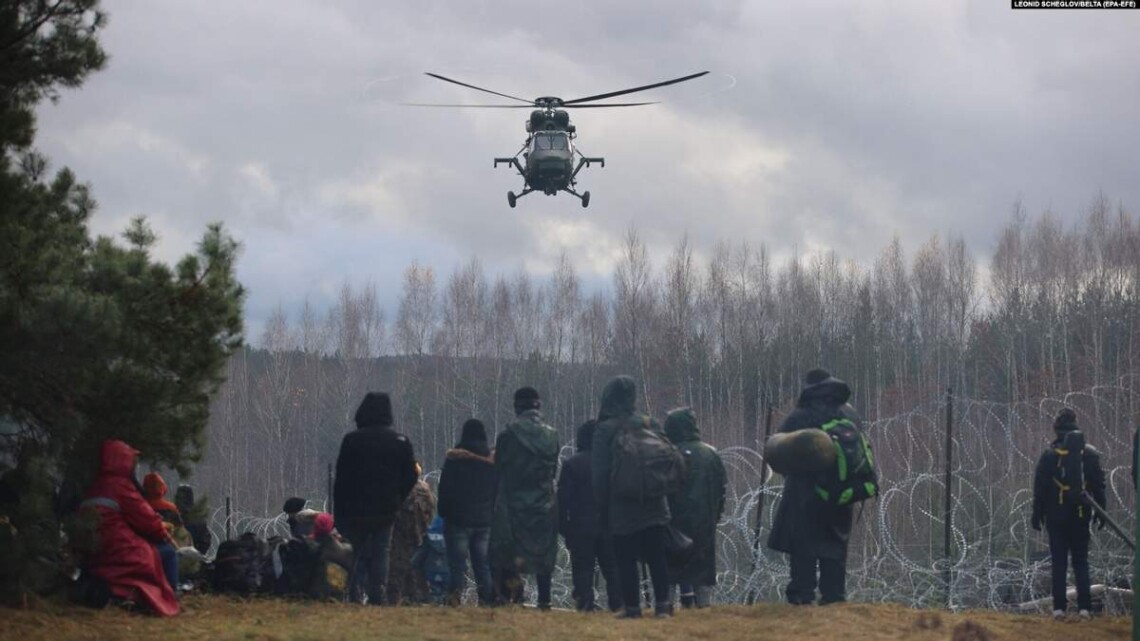 "Кидали каміння, металеві труби, петарди": прикордонники Польщі заявили, що мігранти вкотре намагалися штурмувати кордон