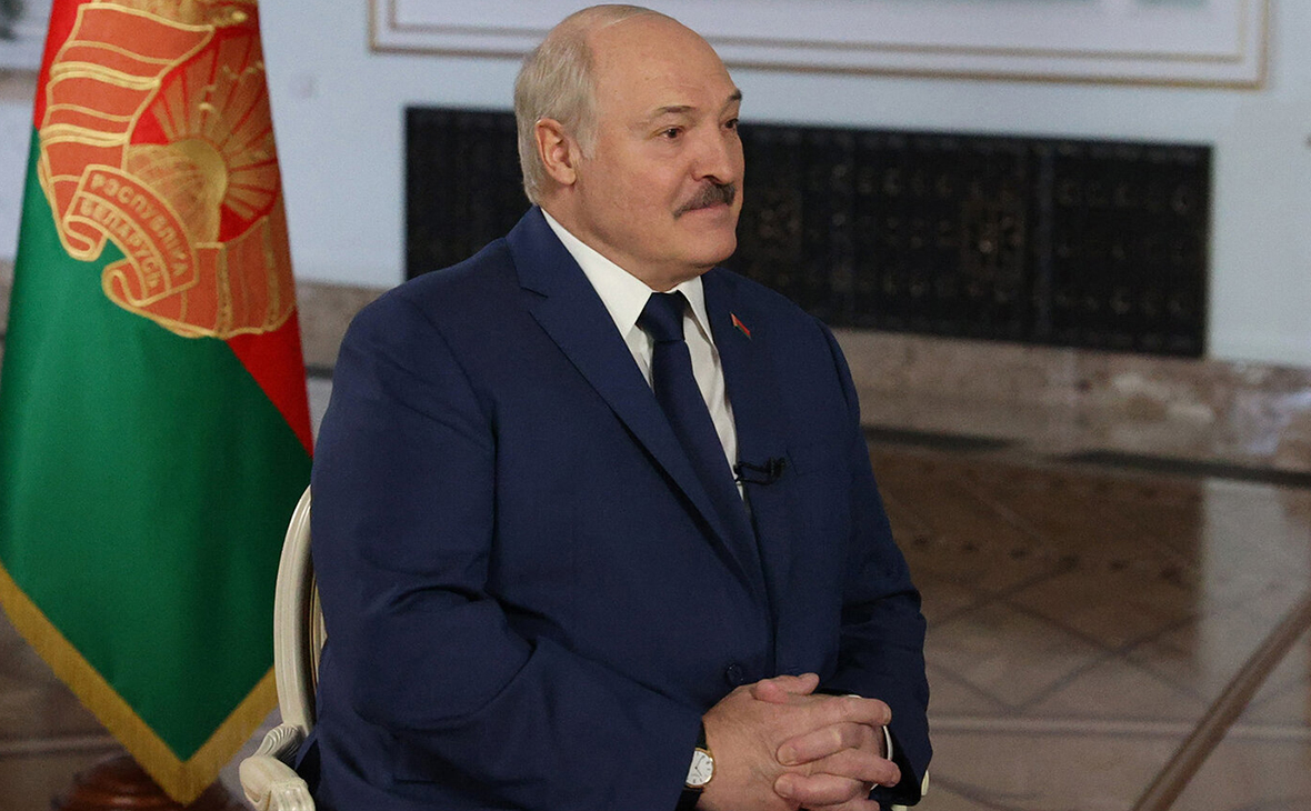 Лукашенко заявив про "анонімне кладовище" на кордоні