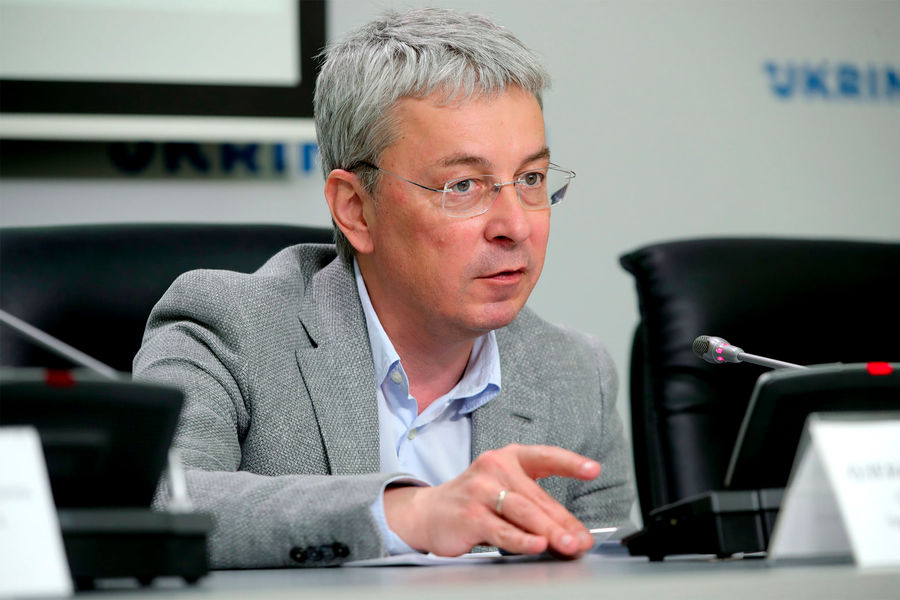 "Наскільки я знаю, міністр працює": "Слуга народу" Кравчук про причини ймовірної відставки Ткаченка