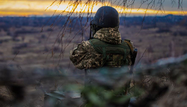 Внаслідок обстрілів на Донбасі двоє військових отримали поранення