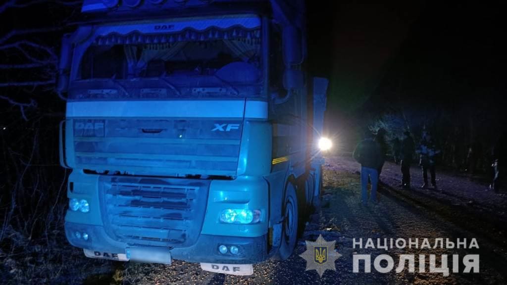 Зіткнення одразу трьох вантажівок: на Одещині сталася смертельна ДТП (фото)