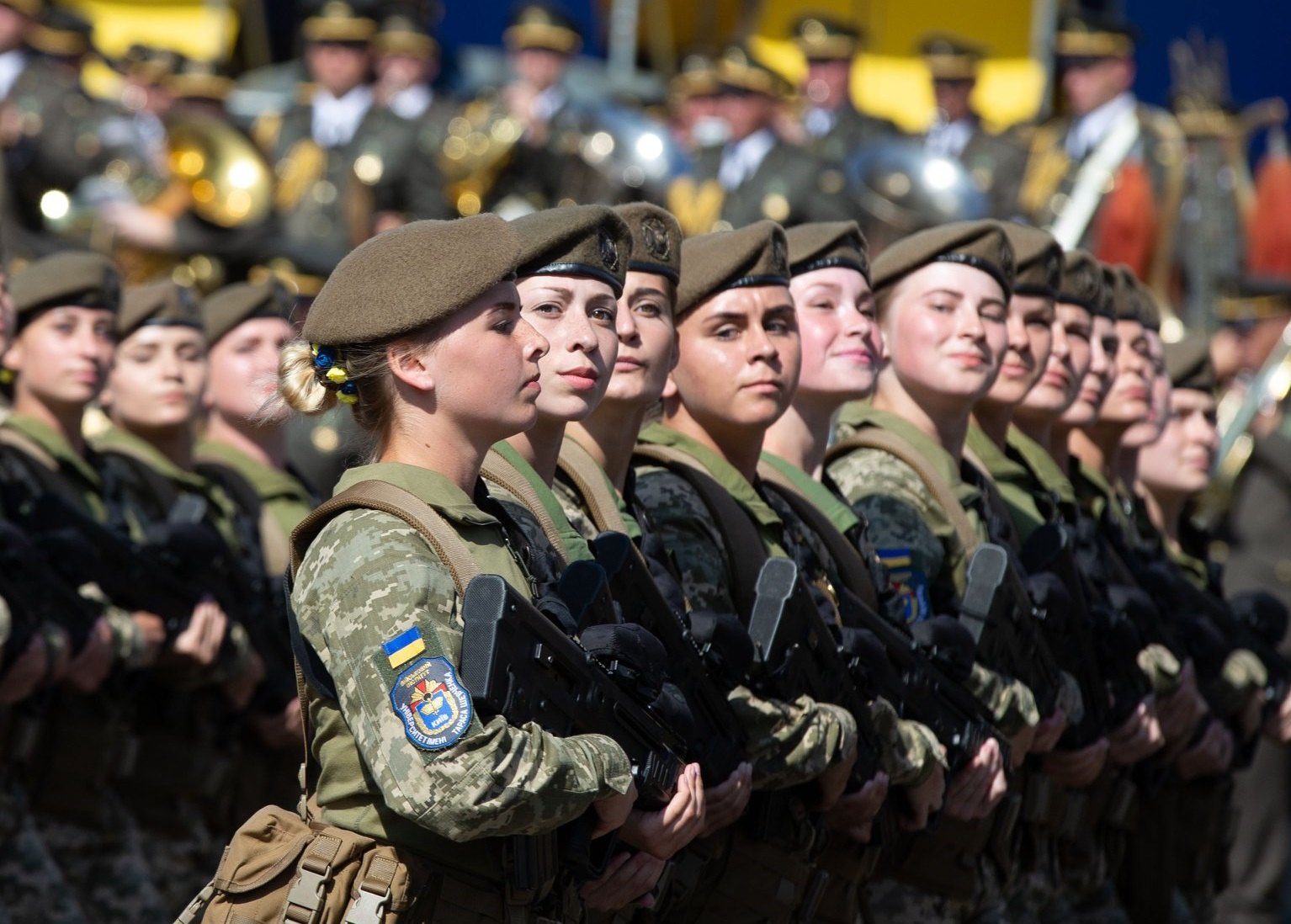 Петиція про скасування наказу щодо військового обліку жінок набрала необхідну кількість голосів. Її має розглянути Зеленський