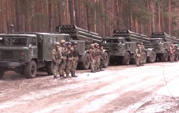 "Урагани" поблизу окупованого Криму: Україна провела тренування військових (відео)