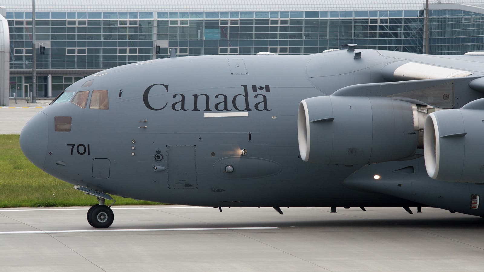 Канада відправила в Україну літак з військовою допомогою